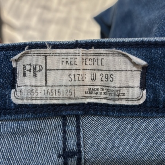 Free People Distressed Ripped Jeans Size 29S - Picture 3 of 4